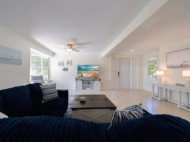 4464 E Riverside Dr — Photo 7