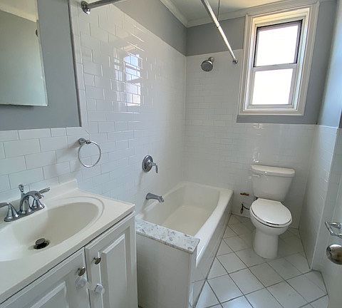 5th image of 1 Larchmont Ave #816D