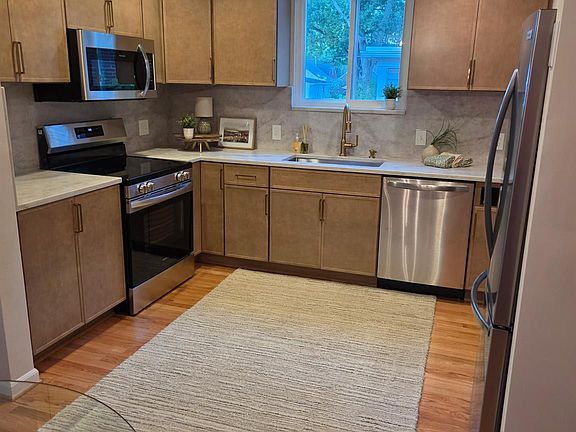 4th image of 277 Beaupre Ave