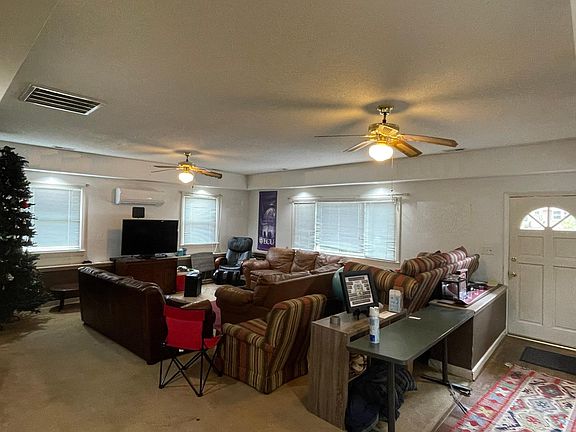 Family Room (20x22)