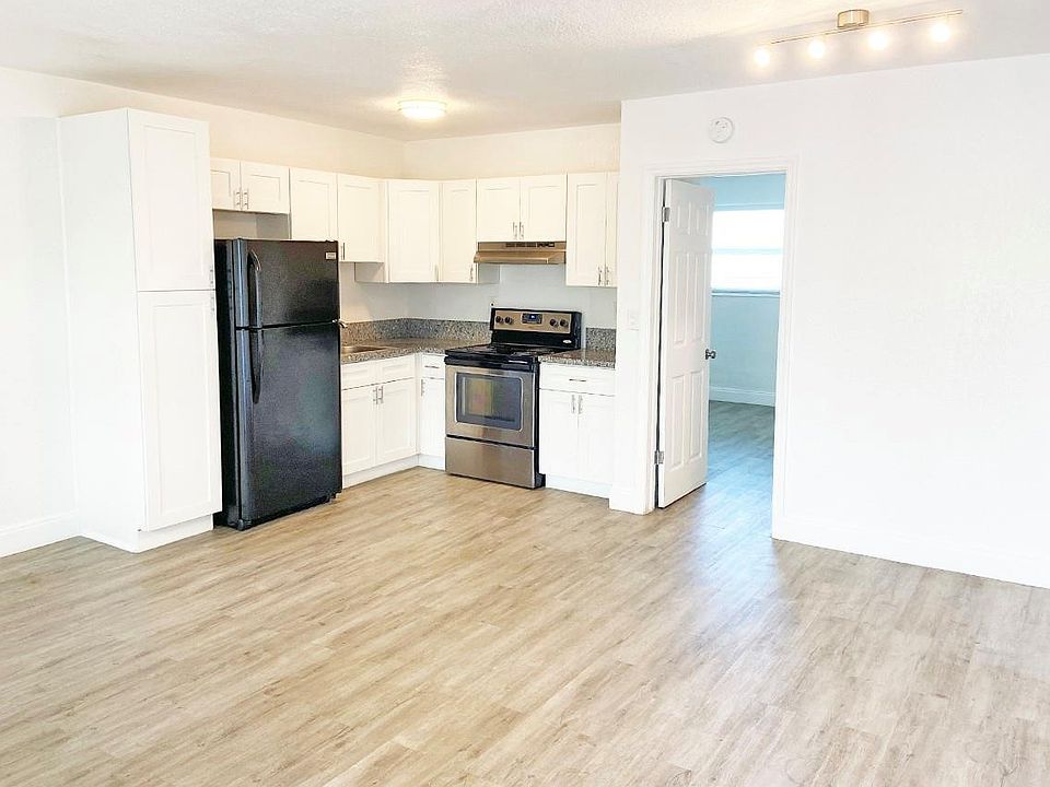 1st image of 240 SW 8th St APT 3