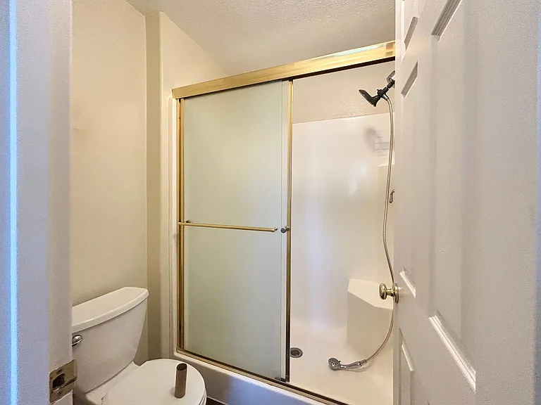 1218 NE Kinney St — Photo 49
