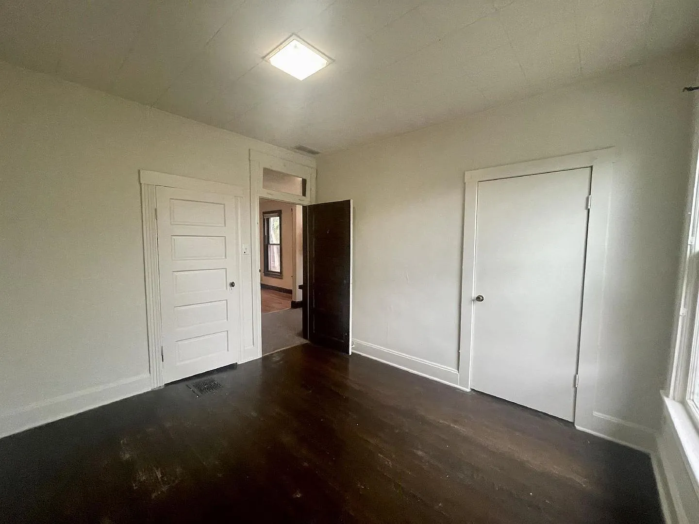 403 N. Indiana — Photo 2