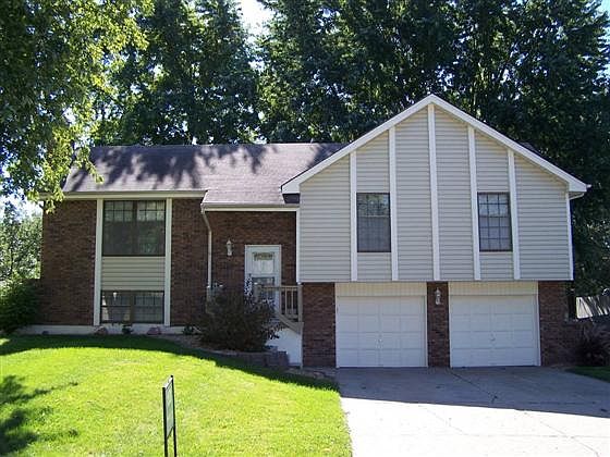 1st image of 520 NW Chateau Dr