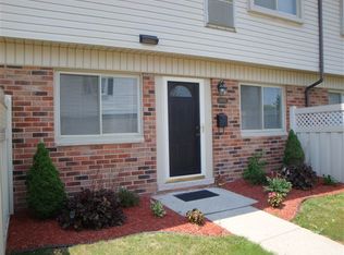 24893 Mayfair St #31, Flat Rock, MI 48134