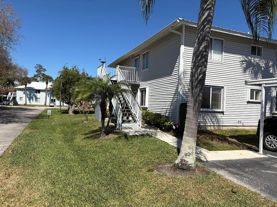 1st image of 214 SE Village Drive