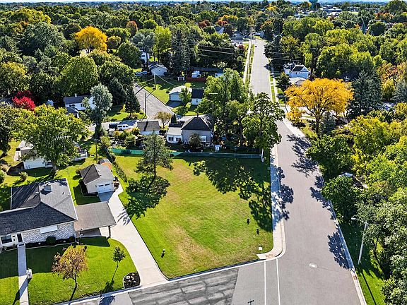 4th image of 302 Bluffview Ct