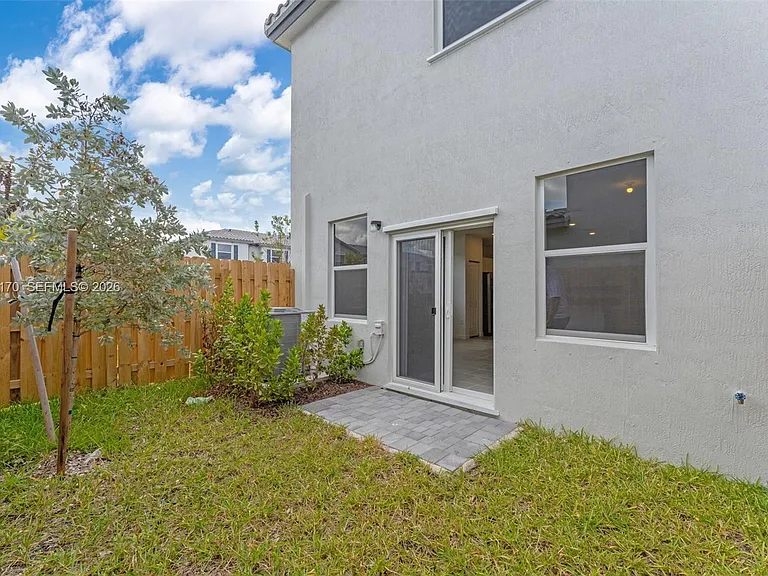 191 SE 11th Ave #0 — Photo 31