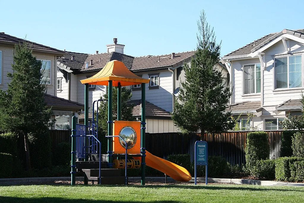 101 Goldstone Cmn photo 1