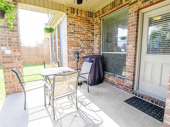 5th image of 3225 Buckthorn Ln