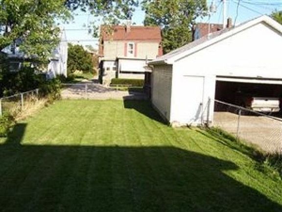 3rd image of 819 Parkview Ave