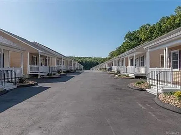 1 Grove St, Moodus, CT 06469