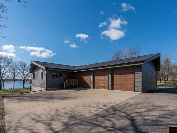 4110 Wells Lake Ct, Faribault, MN 55021