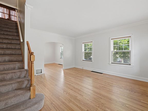 3rd image of 5350 N Oriole Ave