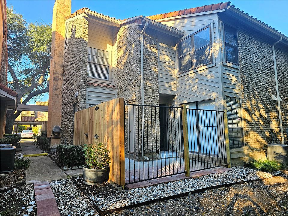 1st image of 871 Dublin Dr APT D