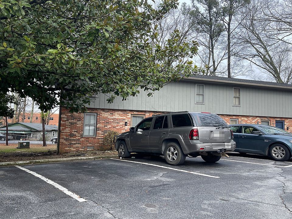 1st image of 1067A Oakland Ln