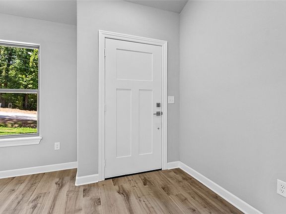 5th image of 24 Kiswick Dr