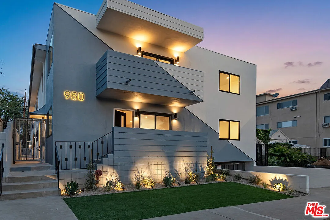 3 bed, 2.0 bath, 1400 sqft, $5,100 — Photo 2