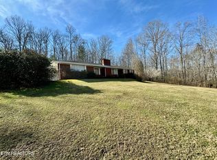 226 S Lake Dr, Oneida, TN 37841