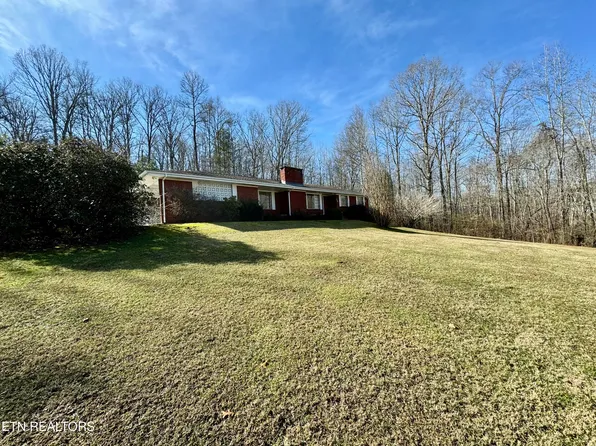 226 S Lake Dr, Oneida, TN 37841