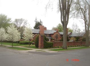 379 Lakeland St, Grosse Pointe, MI 48230