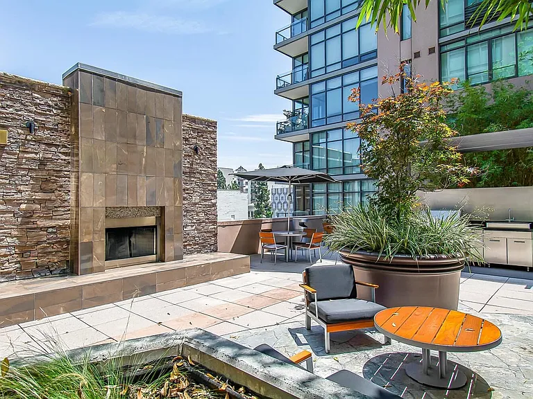1100 S Hope St — Photo 45