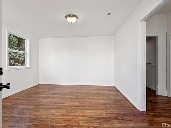 Bedroom - plenty of natural light