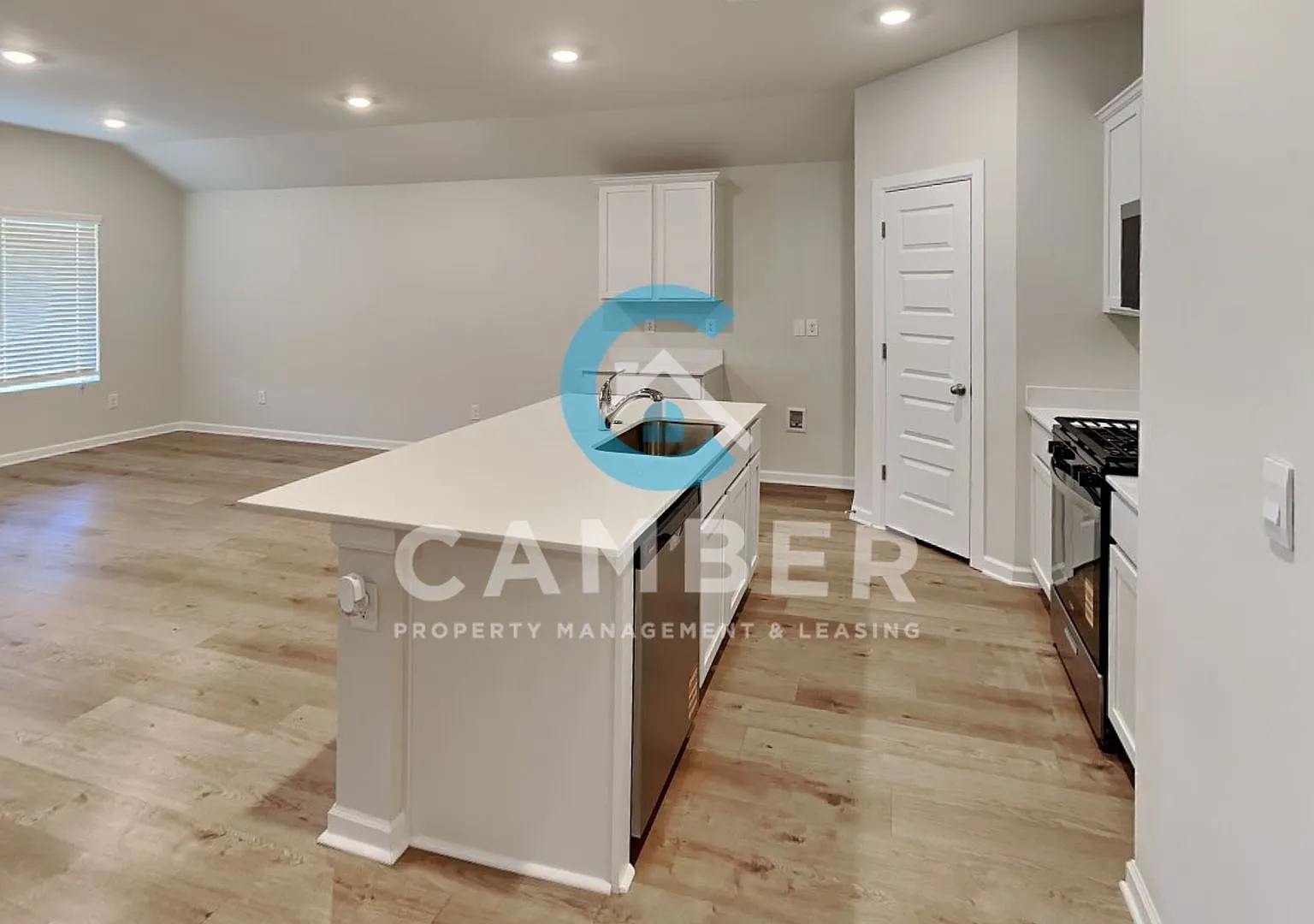 Beautiful and Spacious 4 Bedroom 2 Bath Home in Putnam City Schools — Photo 4