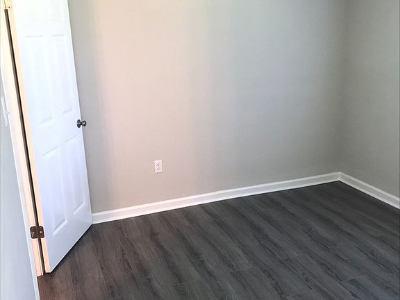 3rd image of 15910 Warwick Blvd #142