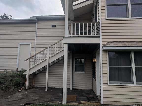 2nd image of 1402 Peaceable St