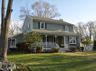 35 Columbus Ave, Barrington, RI 02806