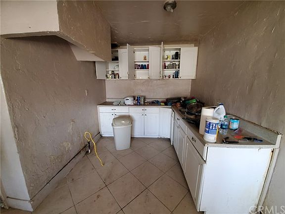 4th image of 1048 W Baseline St