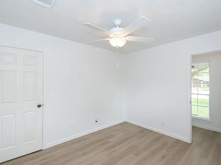5704 Leggett Ln — Photo 18