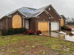 717 Village Creek Dr, Bowling Green, KY 42101