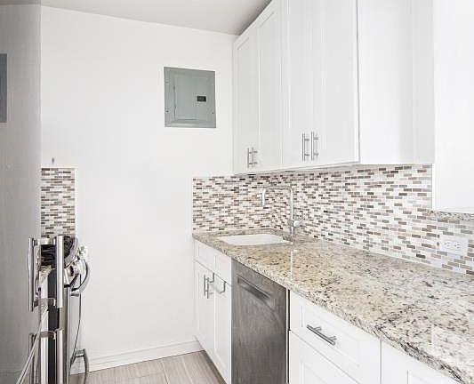 3rd image of 210 E 15th St APT 4M