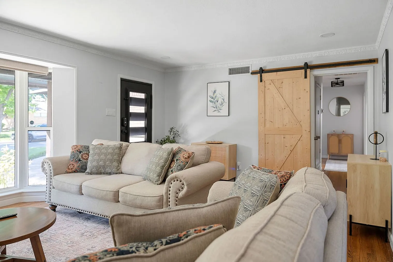3 bed, 3.0 bath, 1743 sqft, $5,554 — Photo 2