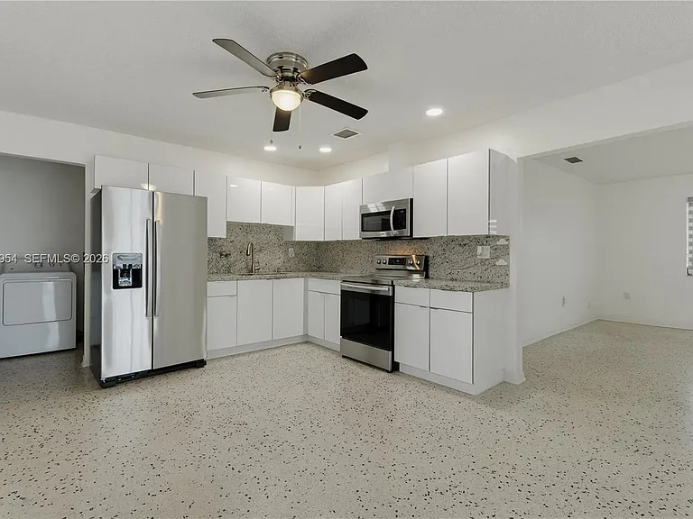 4296 NW 2nd Ter #4296 — Photo 10
