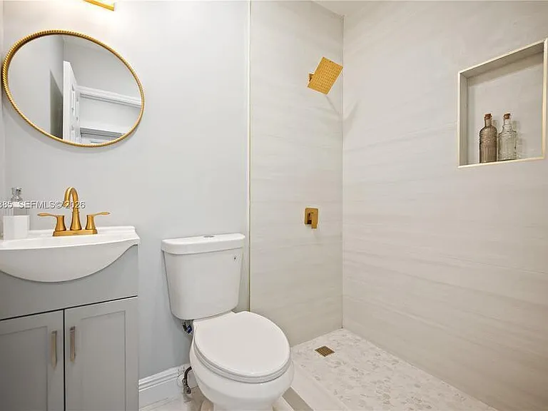 4220 SW 14th St — Photo 17