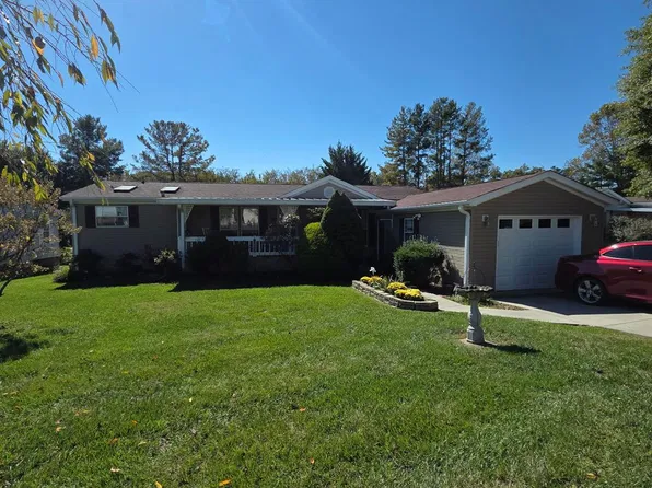 205 Misty Ln, Hendersonville, NC 28739