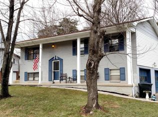 2342 Pinewood Dr, Maryville, TN 37803