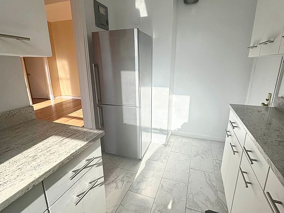 4th image of 4101 Broadway Unit 4A