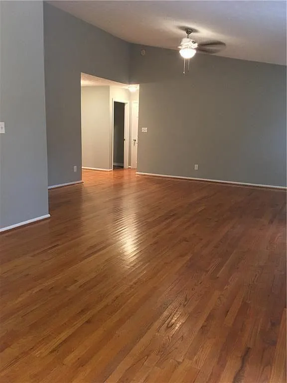 3 bed, 2.0 bath, 1997 sqft, $2,430 — Photo 3