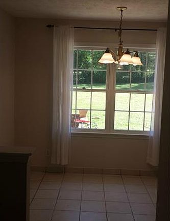 5th image of 444 Martins Ct
