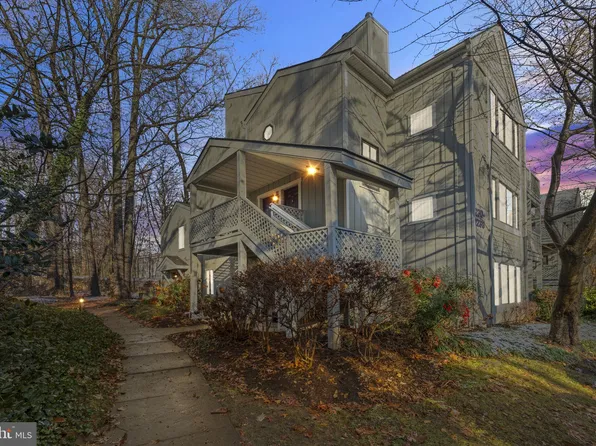 2236 Hunters Run Dr #2236, Reston, VA 20191