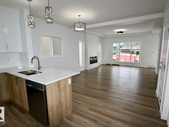 3rd image of 90 Wyatt Rdg