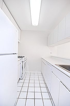4th image of 215 W 95th St APT 4E