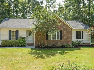 215 S Currie Dr, Sanford, NC 27330