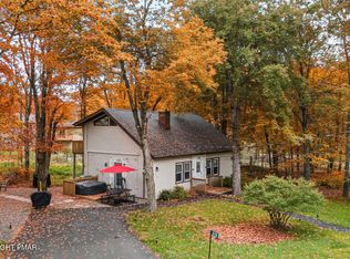 230 Greenbriar Cir, Tobyhanna, PA 18466