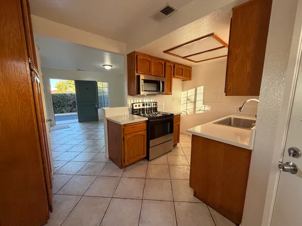 215 E Lincoln Ave APT B, Orange, CA 92865