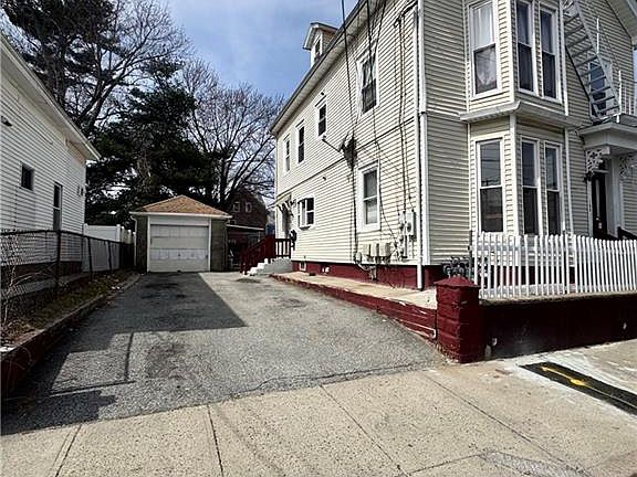 3rd image of 166 Bath St